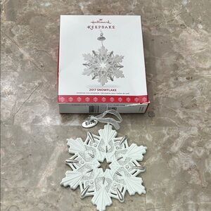 RARE-Hallmark Keepsake 2017 Snowflake Ornament - Silver and White